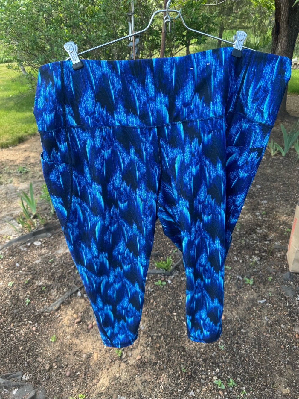 Xersion Blue and Teal Abstract Pattern Yoga Leggings